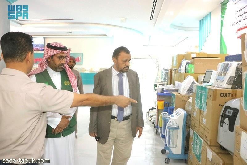 مركز الملك سلمان للإغاثة يسلّم وزارة الصحة اليمنية مستلزمات وأجهزة طبية لمستشفى التخصصي لأمراض وجراحة القلب بسيئون