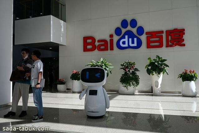 الصين تطرح نسخة جديدة من روبوت المحادثة "إرني بوت" بكفاءة "شات جي بي تي"