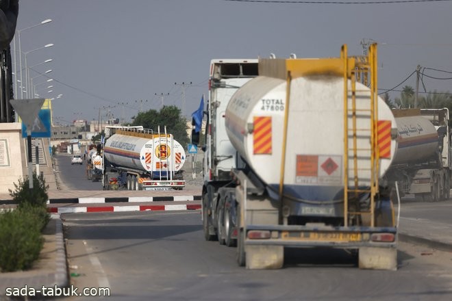 6 شاحنات محملة بالوقود تدخل قطاع غزة لتشغيل مولدات الكهرباء في المستشفيات