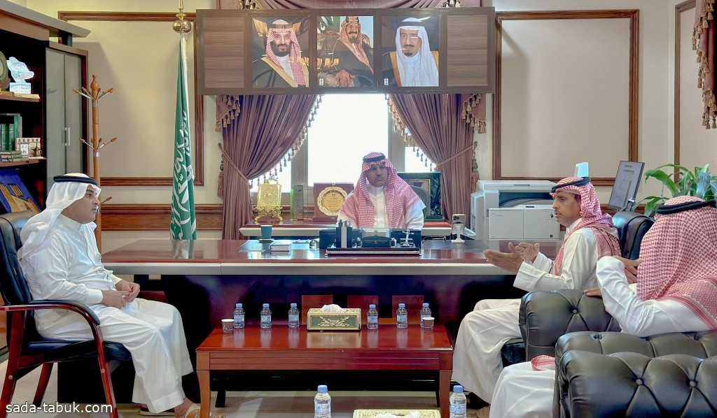 محافظ أملج يستقبل أعضاء نادي المعالم السعودية في المحافظة