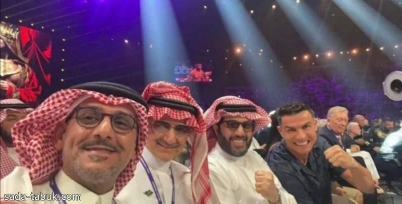 صورة تجمع الأمير الوليد بن طلال وتركي آل الشيخ ورونالدو خلال افتتاح موسم الرياض