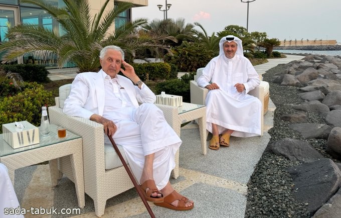 شاهد: صورة تجمع سمو أمير مكة المكرمة مع نجله الأمير بندر تنال إعجاب النشاط على "إكس"