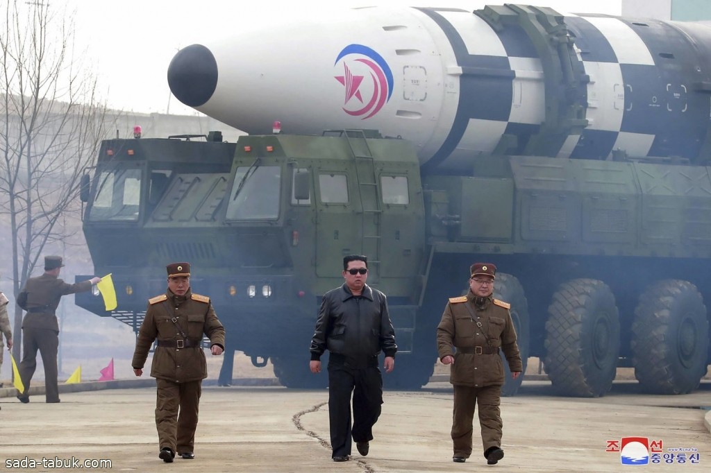 كوريا الشمالية تخصص يوم عطلة للاحتفال بإطلاق الصاروخ الوحش