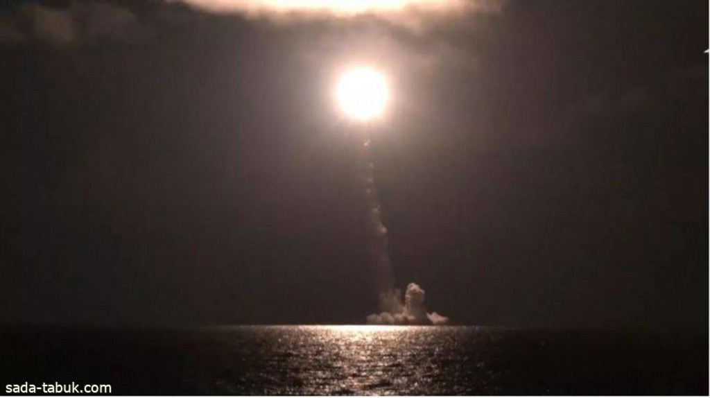 بالفيديو .. غواصة نووية روسية تنجح في إطلاق صاروخ باليستي عابر للقارات