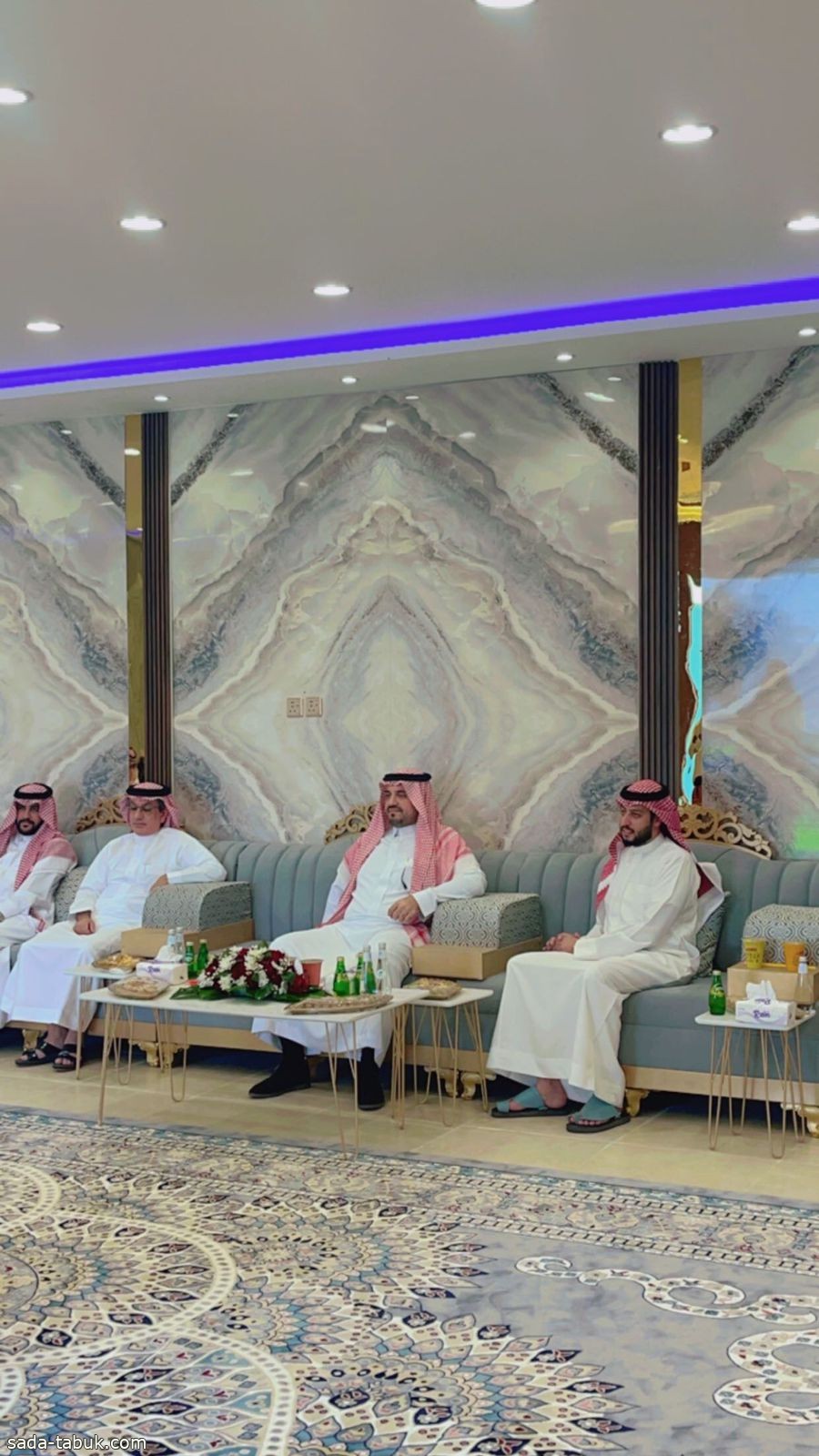 سمو الأمير فهد بن جلوي بضيافة معلق سباقات الهجن نايف سعود البلوي وإخوانه