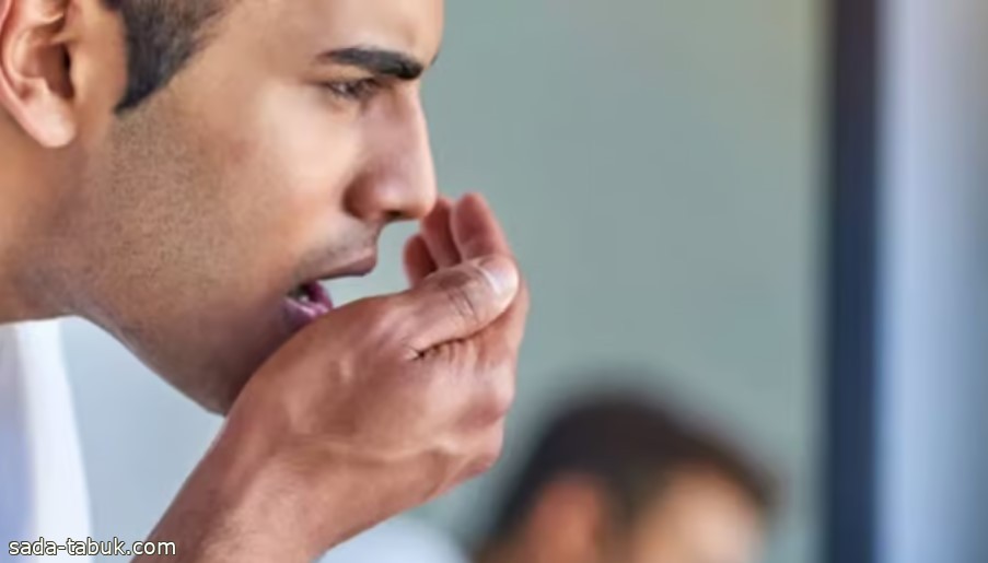 ليس الارتجاع المريئي أو التهاب اللوزتين فقط.. سببٌ تجهله لـ"رائحة الفم الكريهة"