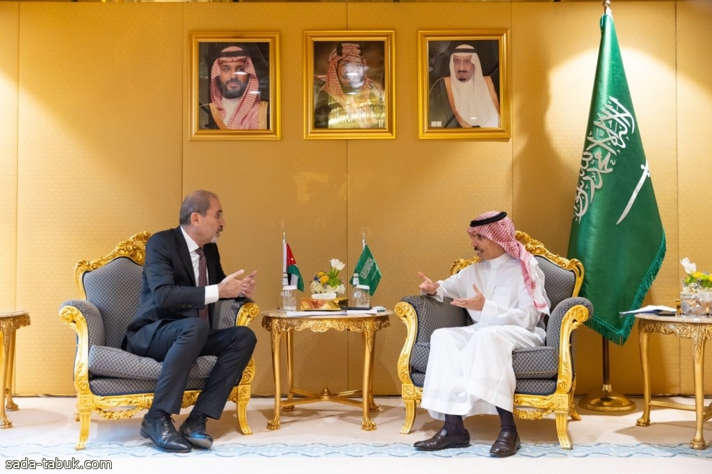 الأمير فيصل بن فرحان يبحث مع نظيره الأردني تطورات الأوضاع الخطيرة في قطاع غزة ومحيطها