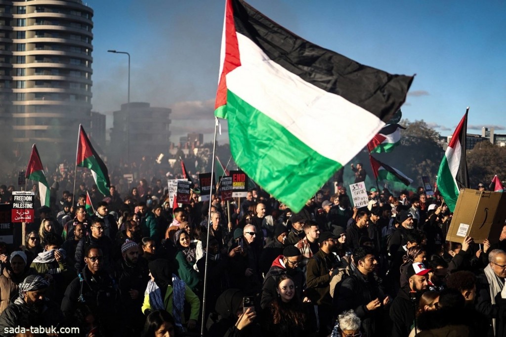 الشرطة البريطانية تعتقل 82 شخصاً من المشاركين في مسيرة مؤيدة للفلسطينيين