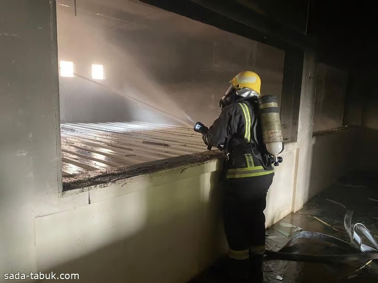 مدني الرياض يخمد حريقًا في سطح مبنى غير مأهول دون إصابات