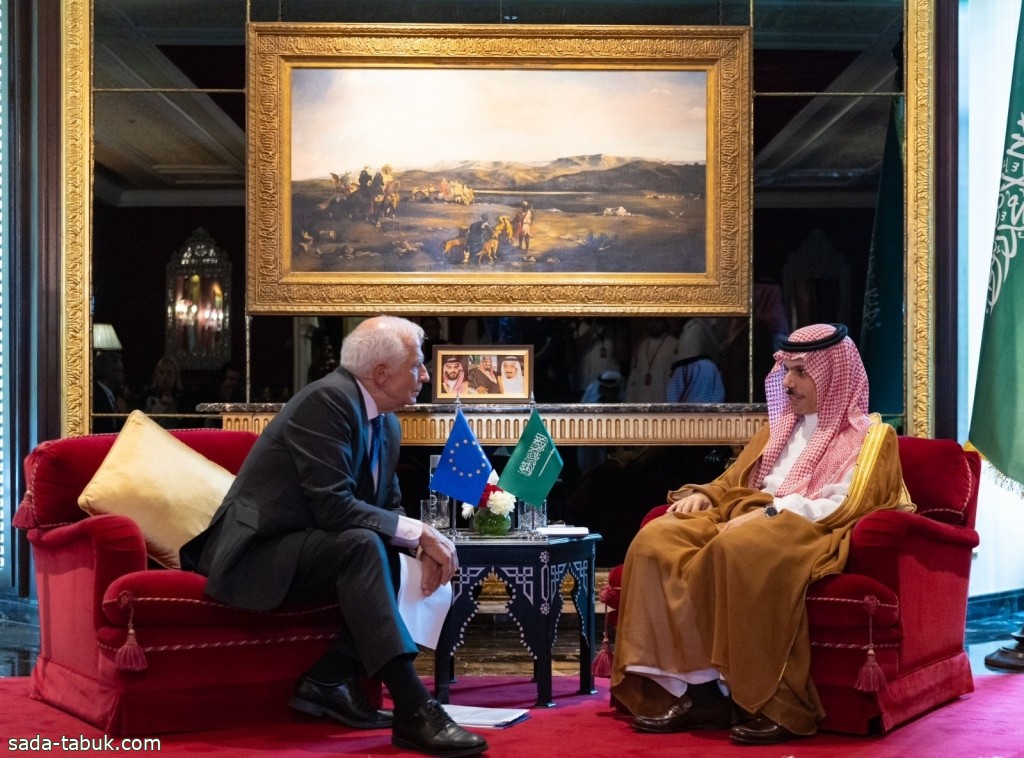 الأمير فيصل بن فرحان ومسؤول السياسة الخارجية بالاتحاد الأوروبي يبحثان تطورات الأوضاع بـ غزة
