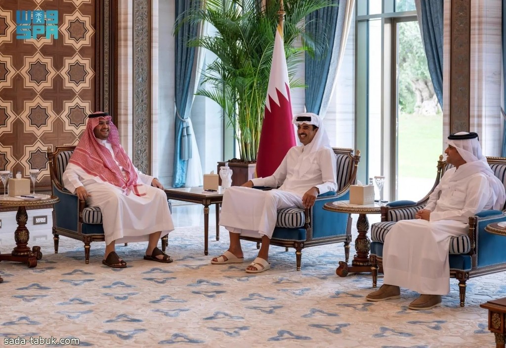 أمير قطر يبحث مع الأمير تركي بن محمد بن فهد العلاقات الثنائية المتميزة بين البلدين