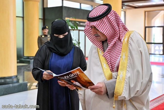 سمو أمير تبوك يُشيد بدور المرأة السعودية خلال استقباله الفنانة التشكيلية ثنوى القرعاني