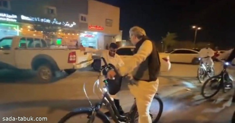 بعدما قابله صدفة أثناء قيادته الدراجة.. فيديو| ردة فعل الوليد بن طلال تجاه شخص من ذوي الهمم