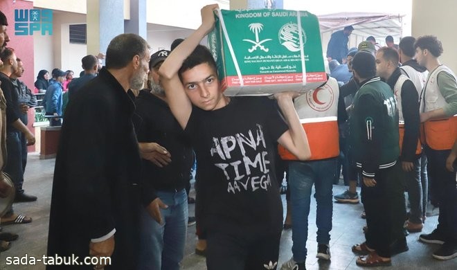 مركز الملك سلمان للإغاثة يوزع مساعدات إغاثية متنوعة في خان يونس بـ غزة