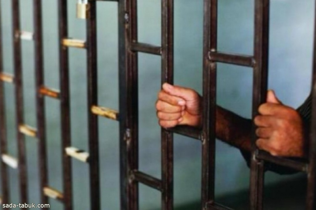 فيديو| سجين يروي قصة ضياع مستقبله بسبب نقله شحنة مخدرات لـ"الرياض"