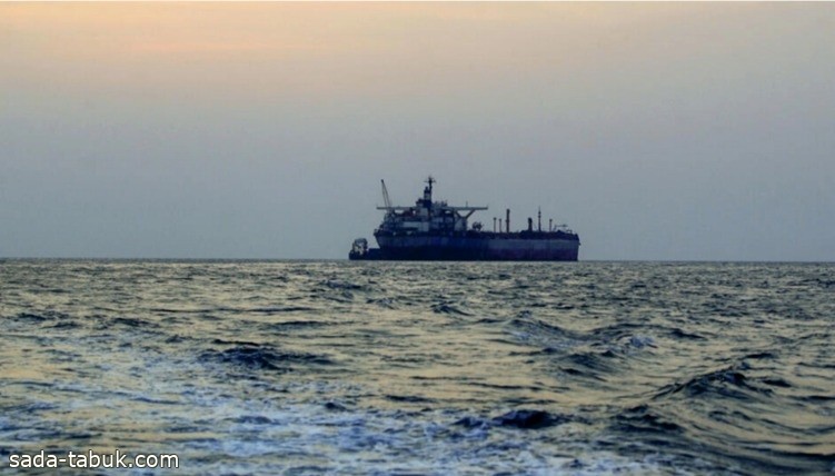 مسؤول أمريكي يكشف مصير سفينة بالبحر الأحمر أصيبت بقذيفة من اليمن