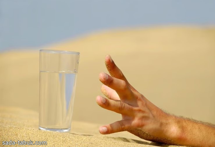 لا يلعب عليك البرد.. "الصحة": يمكن ما تحس بالعطش لكن جسمك يحتاج إلى الماء