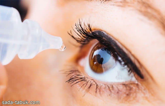 استشاري : يفضل استخدام قطرات العين التي تحتوي مواد مرطبة خلال شهر من فتح العبوة