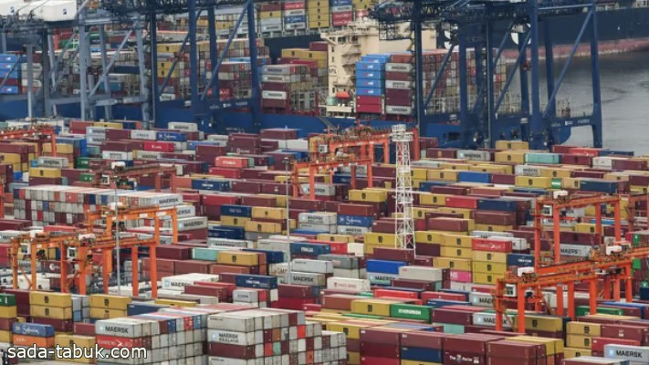 انخفاض التجارة العالمية بنسبة 1.3% في ديسمبر على خلفية التوتر واستهداف سفن الشحن في البحر الأحمر