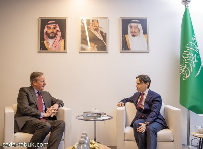 الأمير فيصل بن فرحان يستعرض مع وزير الخارجية البريطاني العلاقات الثنائية بين البلدين