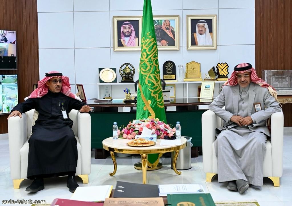 المشرف العام لمدارس الملك عبدالعزيز النموذجية يلتقي مدير فرع وزارة الموارد البشرية بالمنطقة