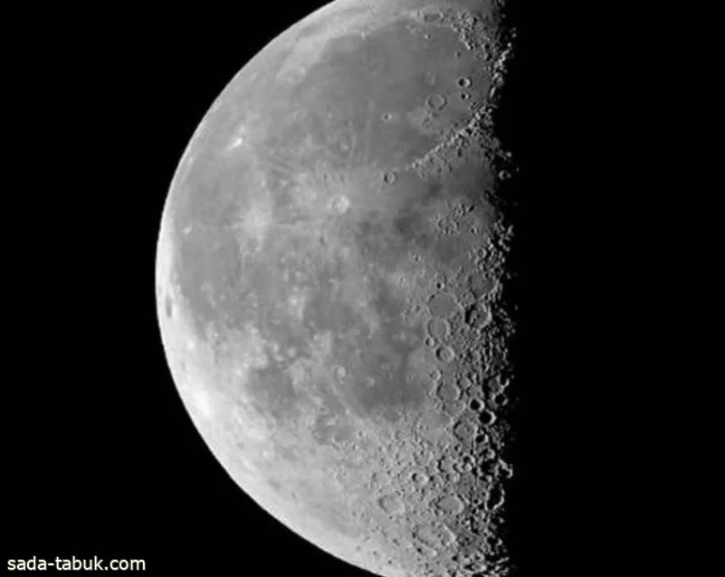 فلكية جدة ترصد مشاهد لقمر التربيع الأخير اليوم