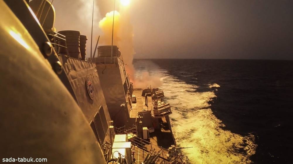 أمريكا تعلن قصف سفينتين مسيرتين حوثيتين و3 صواريخ