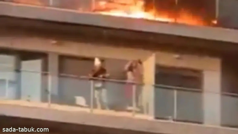 فيديو لحريق يلتهم مبنى بدقائق .. والسكان يقفزون من الشرفات