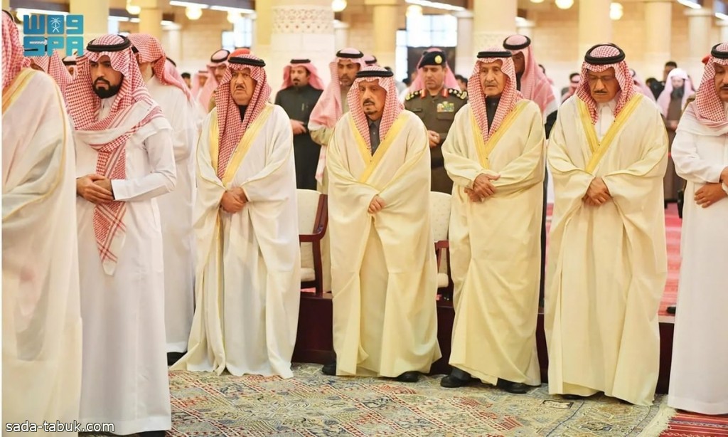 أمير الرياض يؤدي صلاة الميت على فهد بن عبدالمحسن ووالدة خالد بن سعد بن سعود
