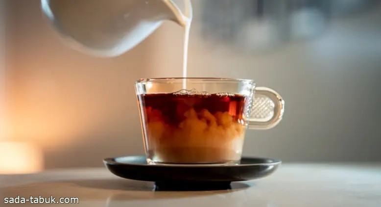 7 آثار جانبية سلبية للإكثار من تناول الشاي بالحليب !