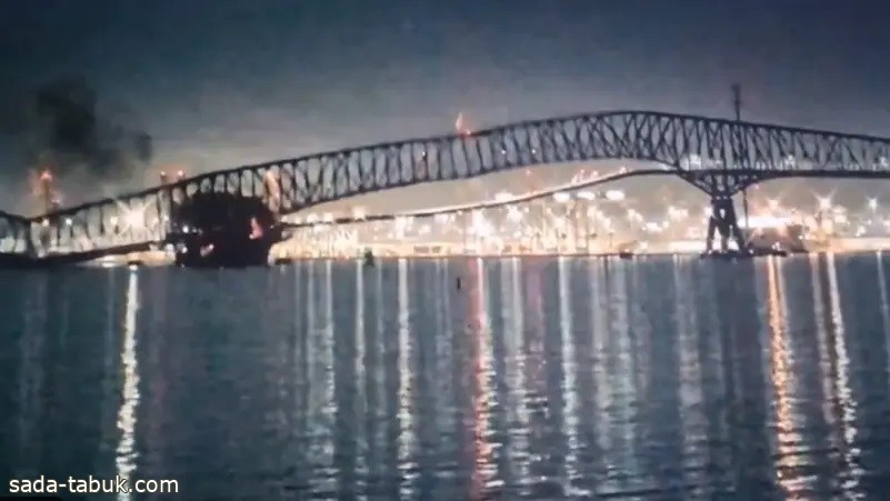 فيديو .. اصطدام سفينة بجسر بأميركا وانهياره .. ومساع لانقاذ أشخاص سقطوا بالماء