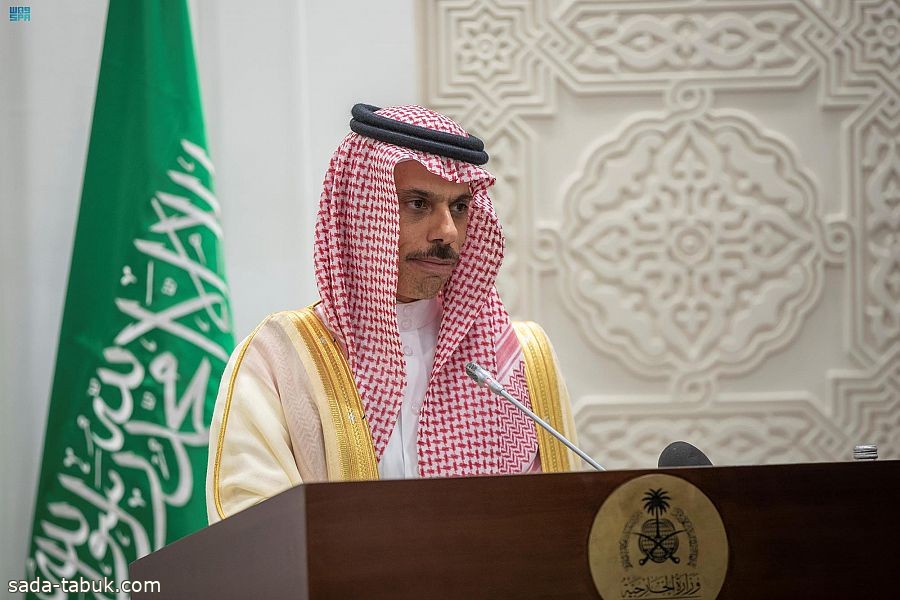 الأمير فيصل بن فرحان يناقش مع رئيس الوزراء الفلسطيني الأوضاع في غزة
