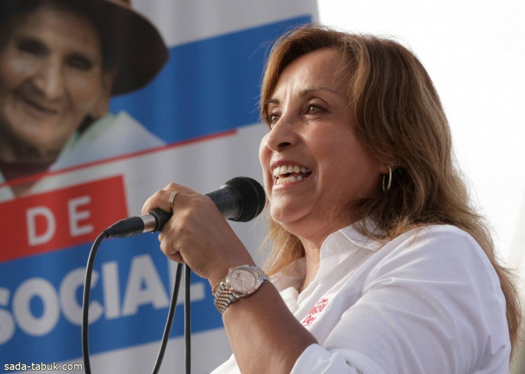 فيديو .. رئيسة بيرو تندد بمداهمة السلطات منزلها بحثاً عن ساعات روليكس
