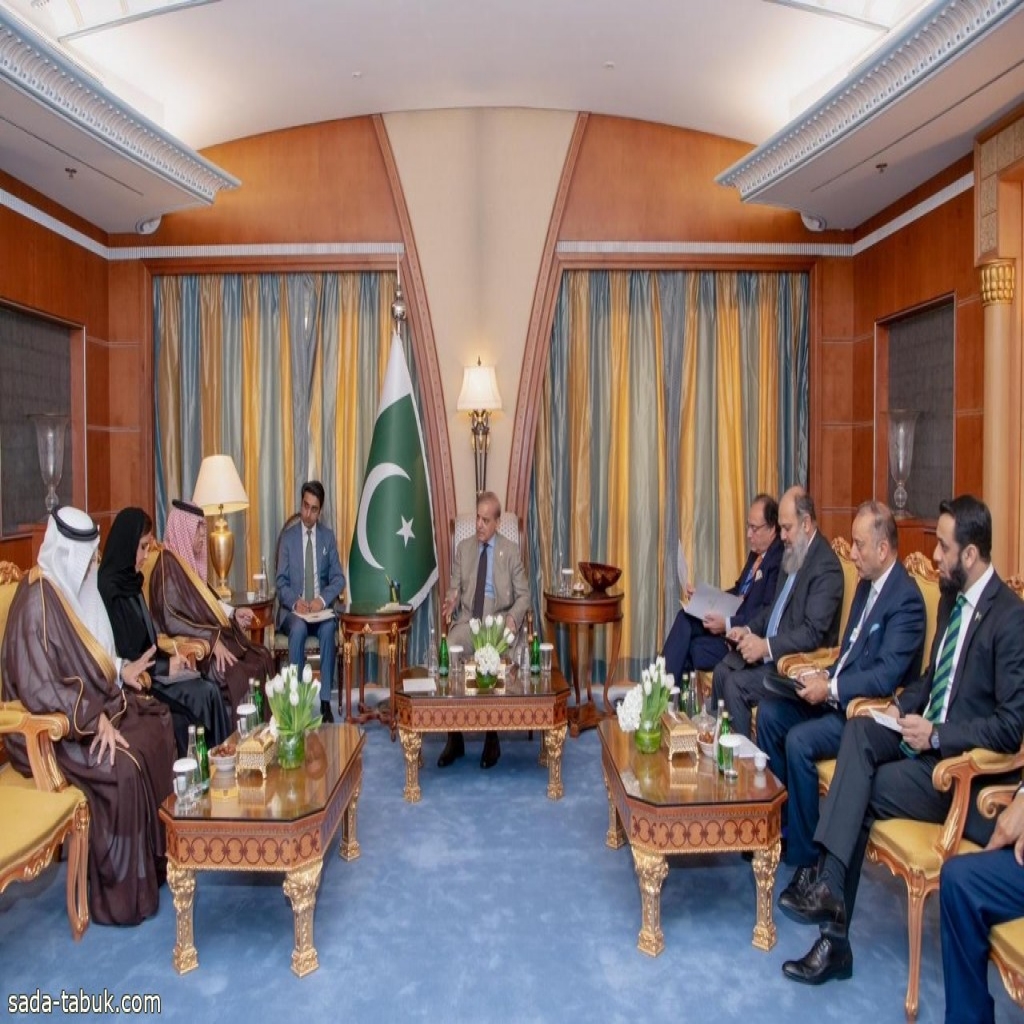وزير التجارة يجتمع برئيس الوزراء الباكستاني على هامش اليوم الثاني للاجتماع الخاص للمنتدى الاقتصادي العالمي الذي تستضيفه الرياض