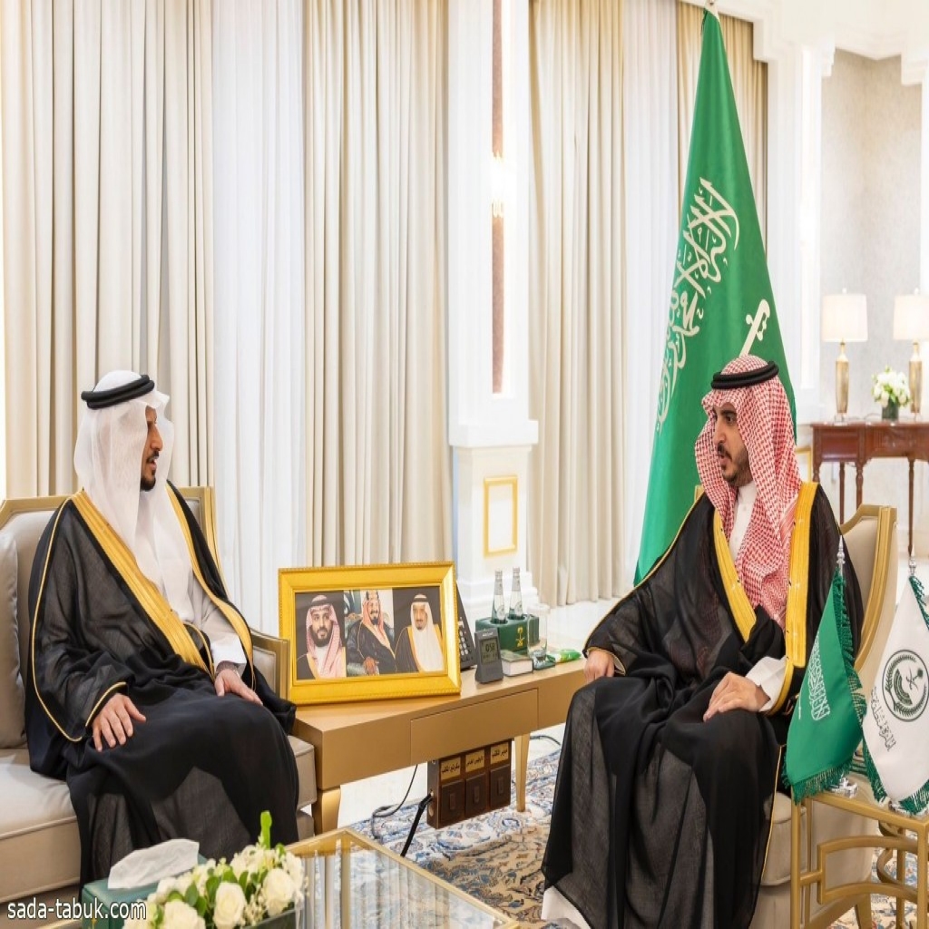 الأمير فيصل بن نواف يستقبل مدير التحريات الإدارية بمناسبة ترقيته إلى رتبة عميد