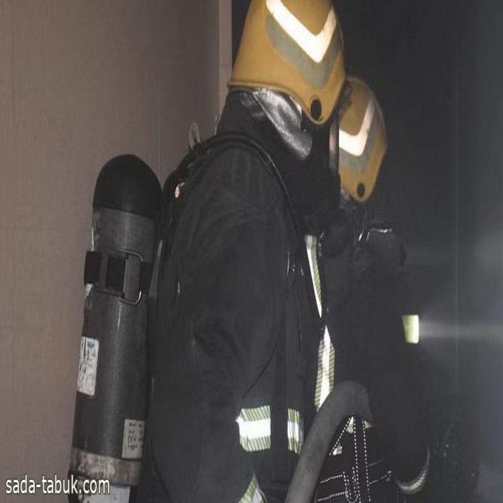 "مدني جدة" ينقذ شخصًا أُصيب في حريق اندلع داخل شقة بحي النسيم