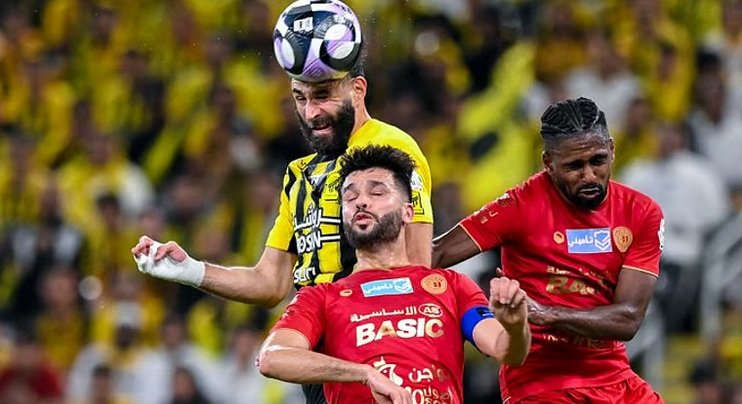 الاتحاد يُتوَّج بلقب دوري روشن للمحترفين بعد فوز مثير على ضمك