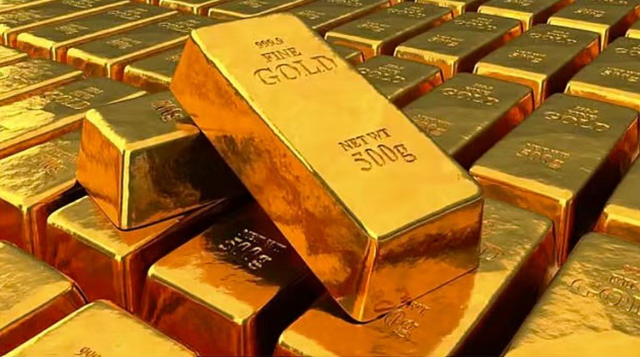تراجع أسعار الذهب في المعاملات الفورية والعقود الآجلة