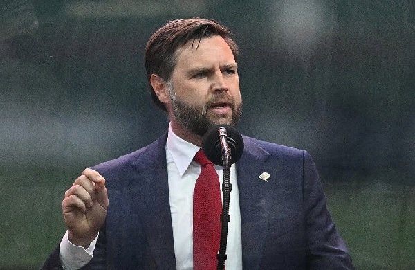 نائب ترامب: القرار يعود للرئيس باتخاذ الإجراءات لإنهاء التخصيب الإيراني