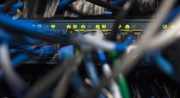 لماذا تلجأ إيران لتقييد الإنترنت مع كل تصعيد عسكري؟