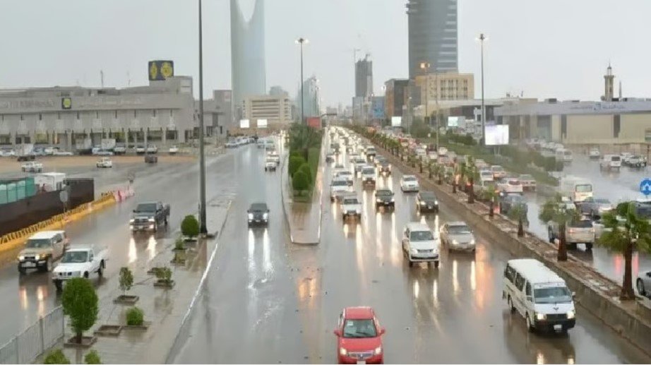 الأرصاد عن طقس الأحد: رياح مثيرة للأتربة والغبار على عدة مناطق