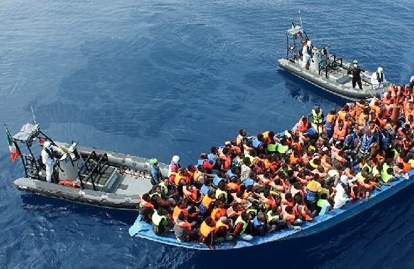 مصر.. ضبط عصابة لتهريب المهاجرين إلى أوروبا عبر صحراء ليبيا