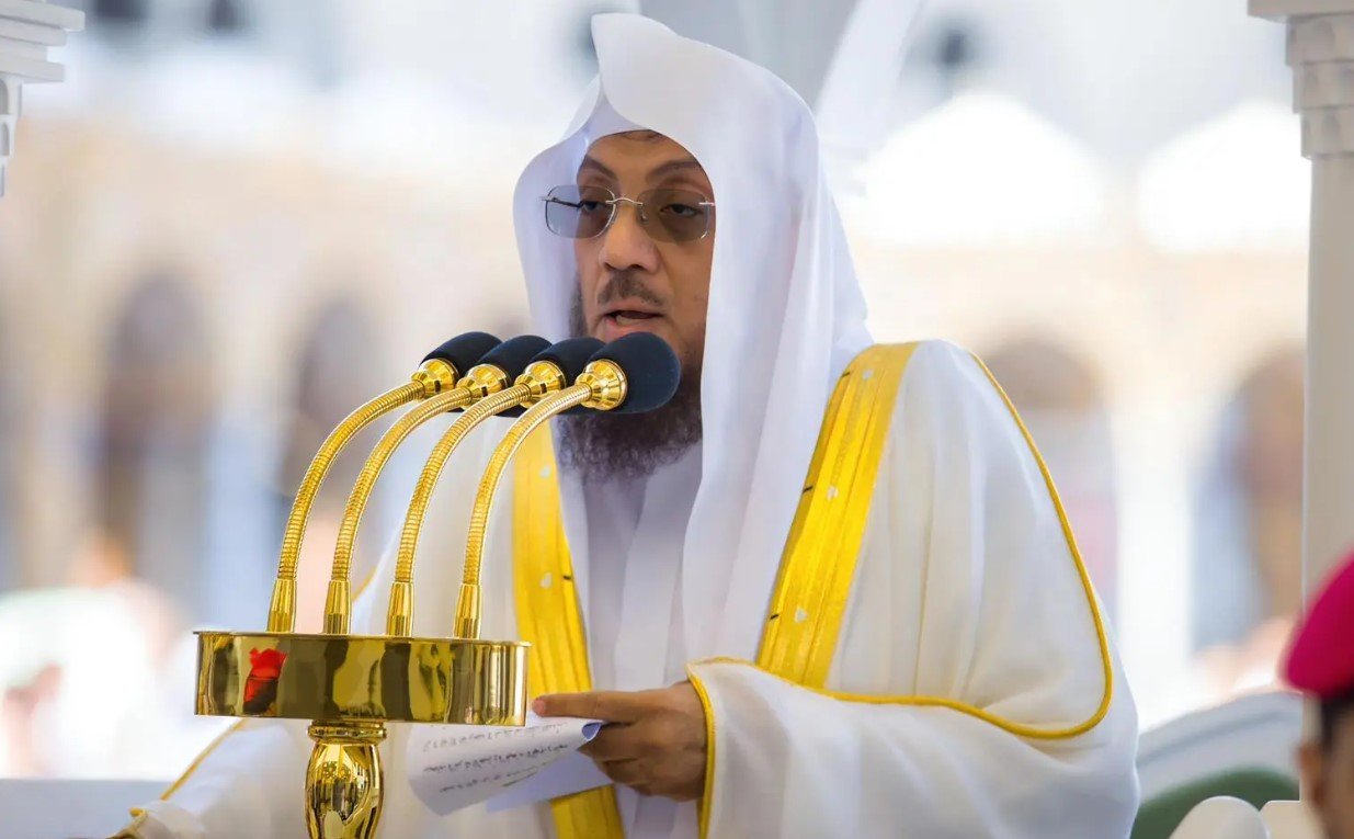 خطيب المسجد الحرام: اللهم اكفنا أعداءك وأعداءنا ونعوذ بك من شرورهم